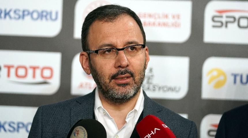 Bakan Kasapoğlu'ndan 1000 kişiye milli takım forması