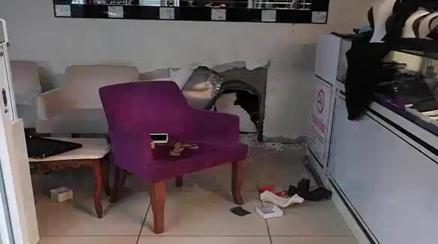 Kuyumcu soyguncuları polisten ka&ccedil;amadı