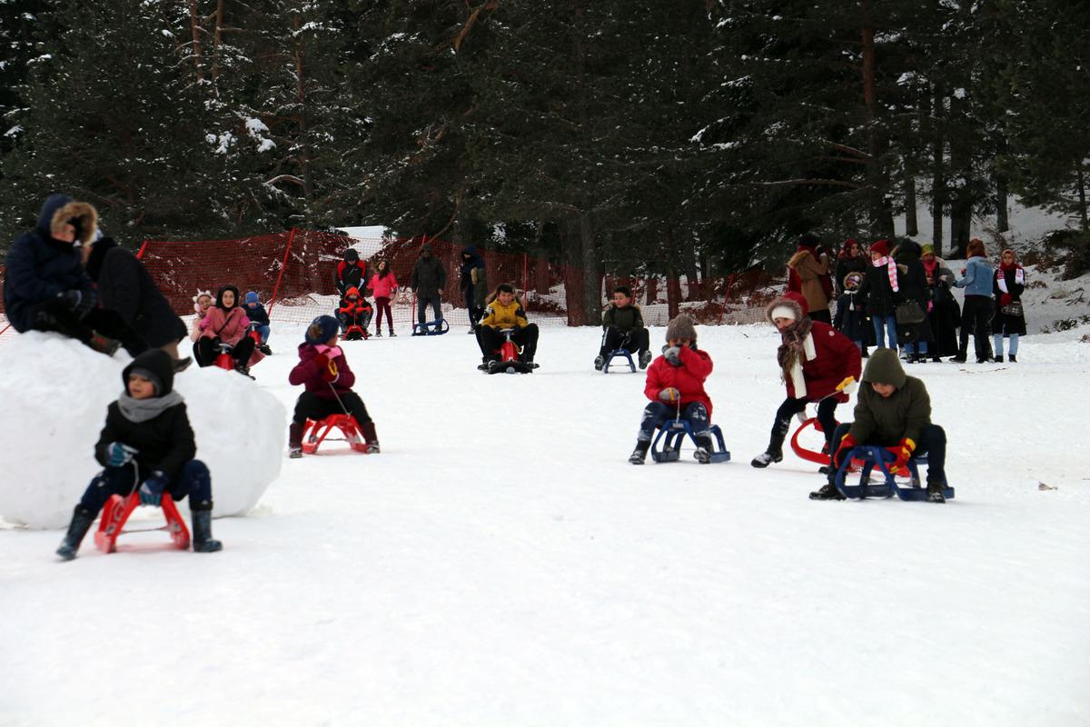 Tatilciler akın etti, doluluk oranı y&uuml;zde y&uuml;z seviyesine geldi!