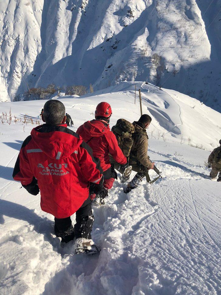 Bingöl'de güvenlik korucusu çığ altında kaldı G2