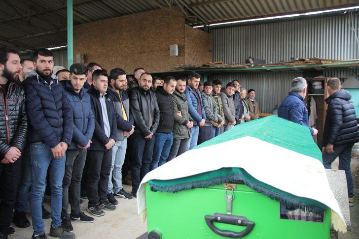 Sakarya'da asker eğlencesinde beraber eğlendiği arkadaşları tabutunu taşıdı G4