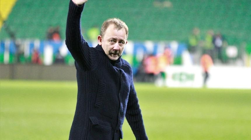 Sergen Yalçın'dan "Bırakmam Seni" kampanyasına destek