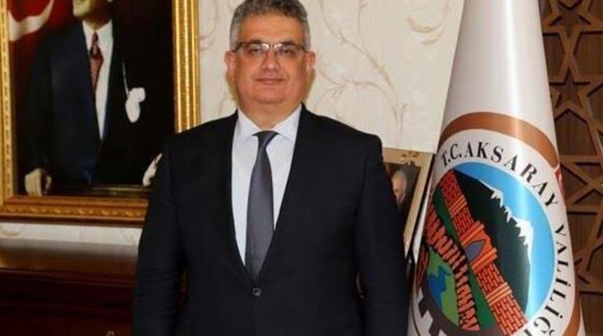 Depremzede engelli çocuğa Vali Aykut Pekmez sahip çıktı