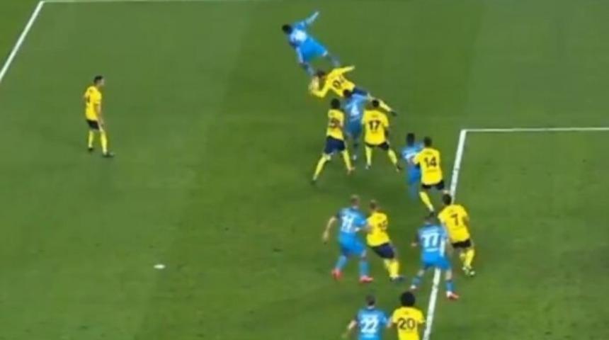 Trabzonspor-Fenerbahçe maçında penaltı itirazları