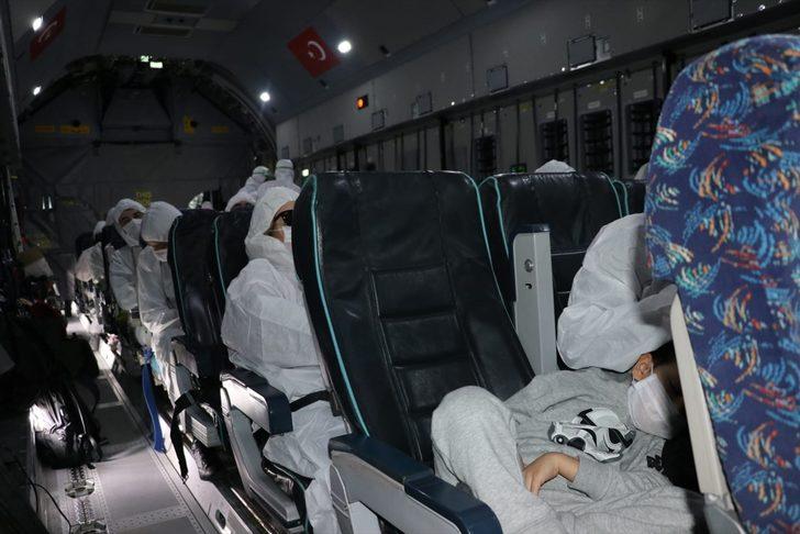 Son dakika: Vuhan'dan tahliye edilen Türk vatandaşlarını taşıyan uçak Etimesgut Havaalanı'na indi G5