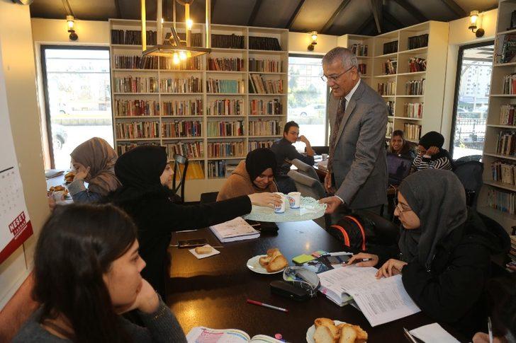 Başkan Tarhan’dan ders çalışan öğrencilere çorba servisi G2