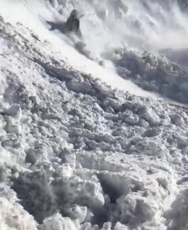 Bingöl’de çığ düştü çocuklar son anda kurtuldu G5