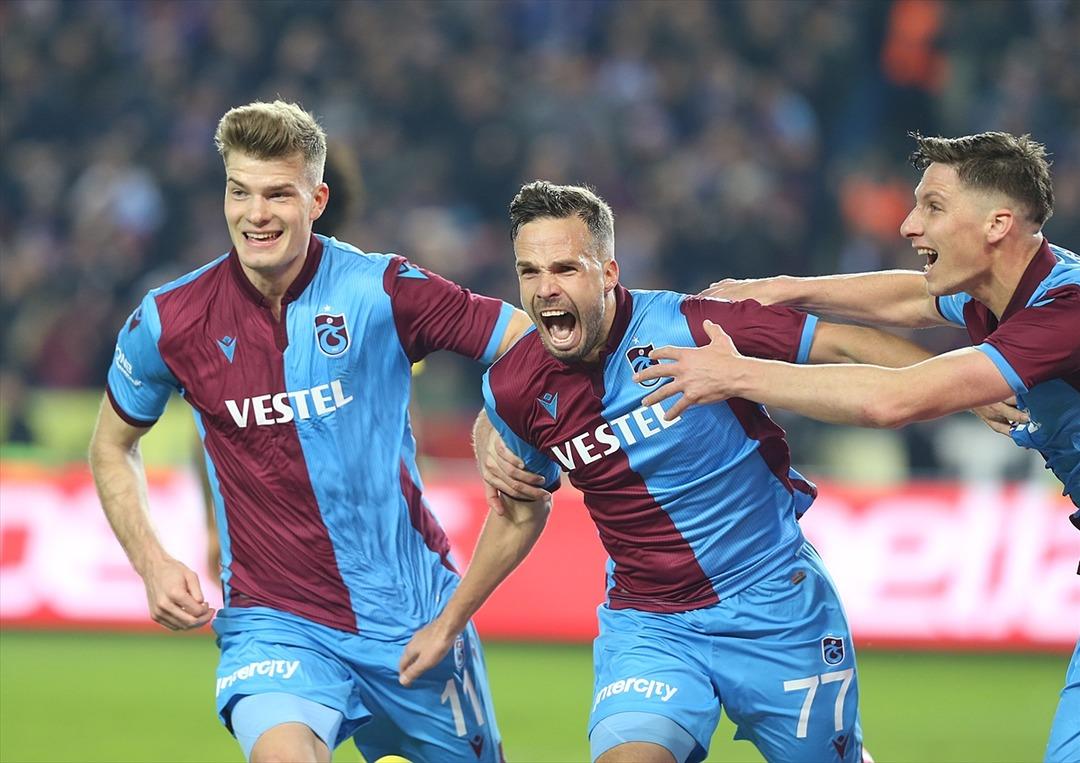 &Ouml;ZET | Trabzonspor - Fenerbah&ccedil;e: 2-1 ma&ccedil; sonucu