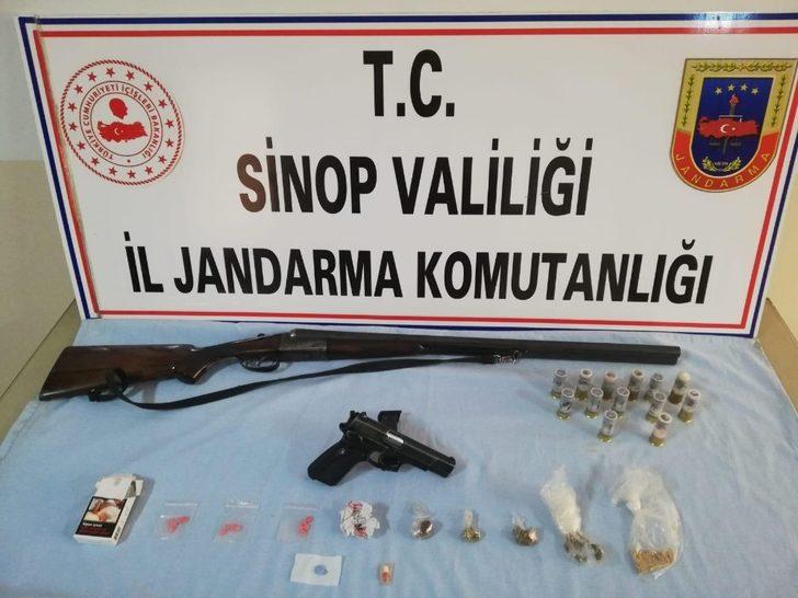 Aranan adreslerden ruhsatsız silah ve uyuşturucu çıktı G2