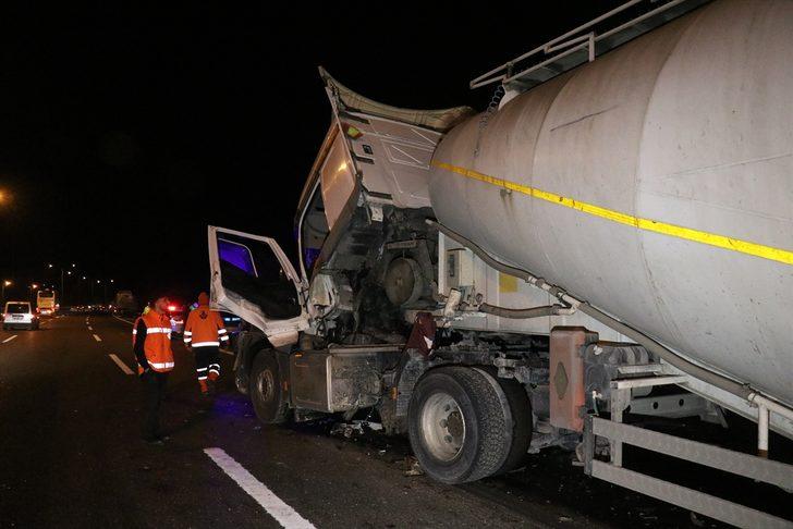 Anadolu Otoyolu'nda feci kaza! TIR'la tanker çarpıştı G1