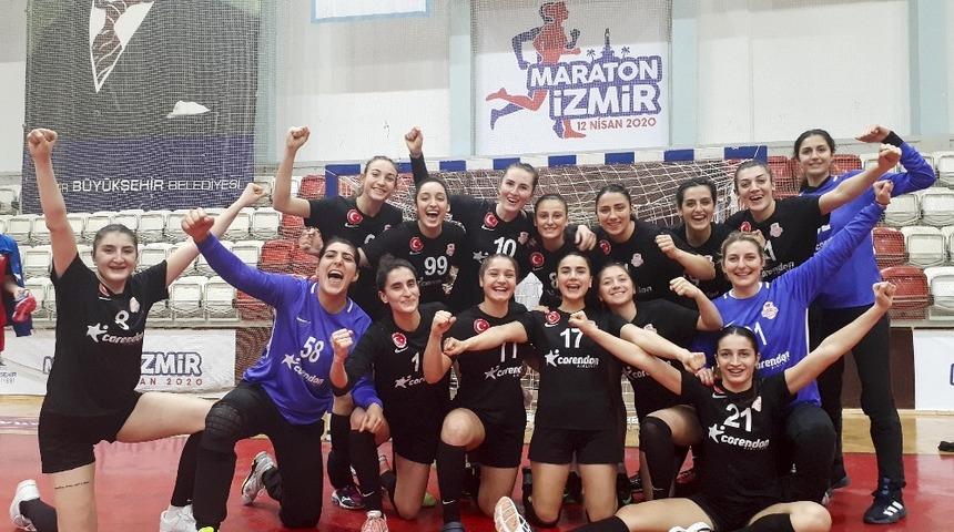 Kadın hentbol takımı r&ouml;vanşı aldı