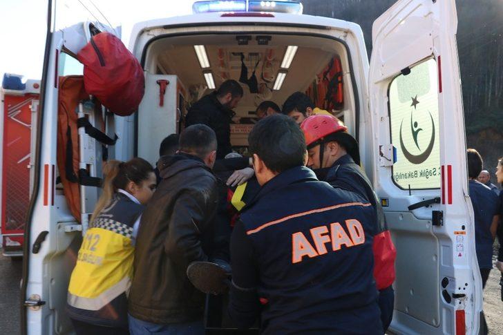 Otomobille yolcu minibüsü çarpıştı: 1’i çocuk 12 yaralı G2