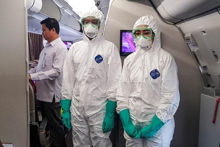 Koronavirüs paniği! Yolcuların üzerine dezenfektan sıkıldı G5