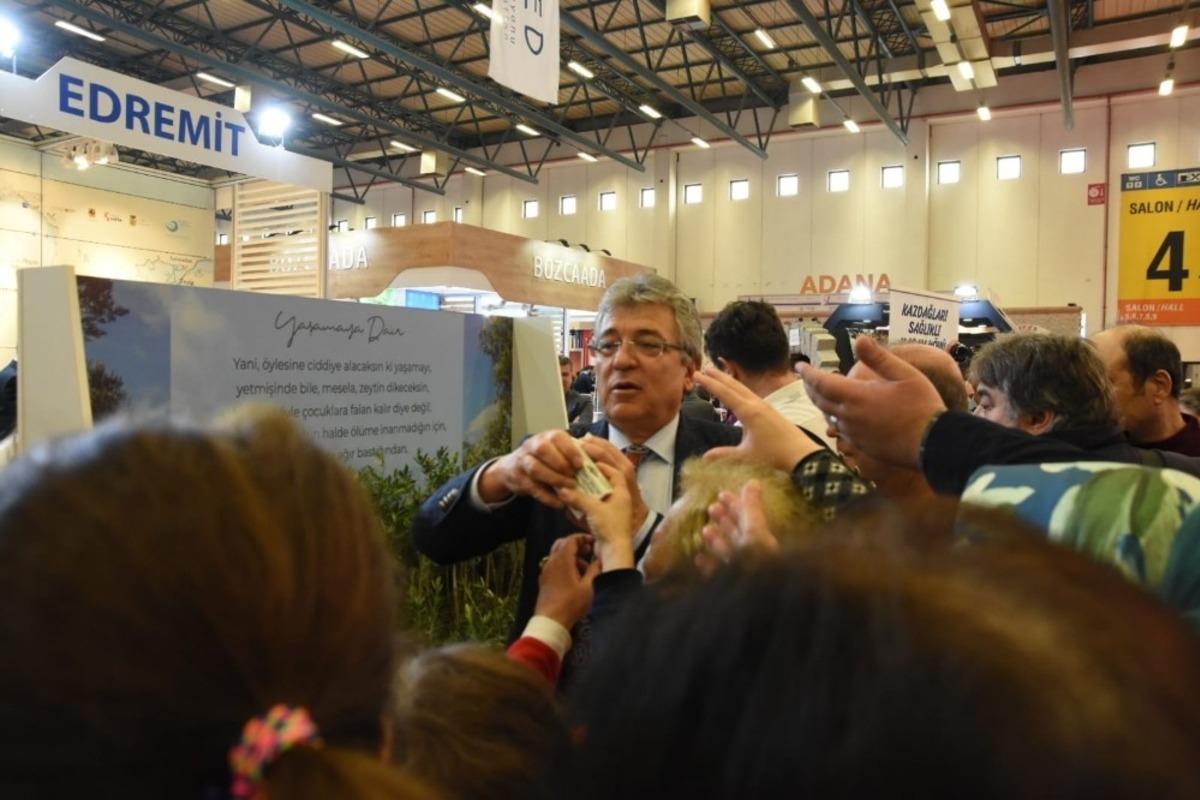 Başkanlar zeytin fidanı dağıttılar