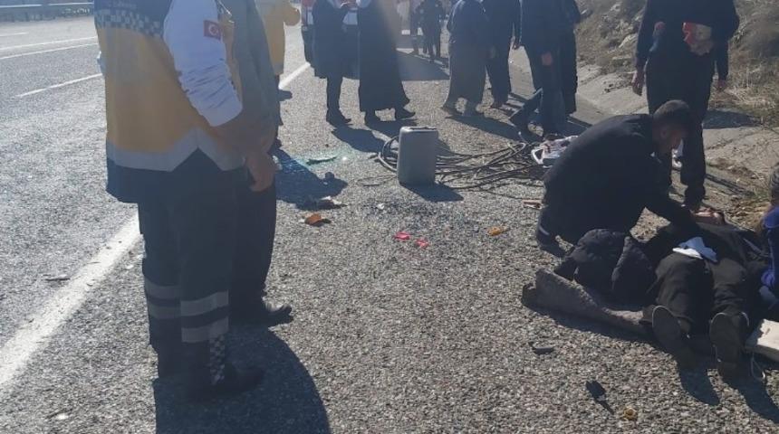 Kamyonet şarampole yuvarlandı: 4 yaralı