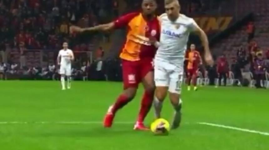 Galatasaray - Kayserispor maçında penaltı tartışması