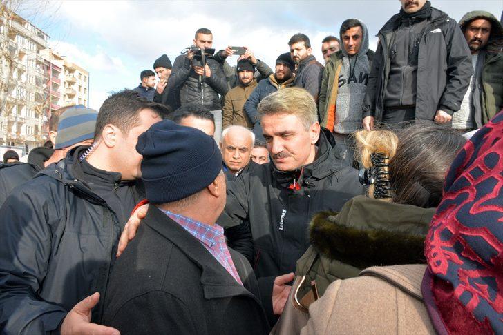 Malatya Valisi Baruş, depremden etkilenen mahallelerde incelemelerde bulundu: G3