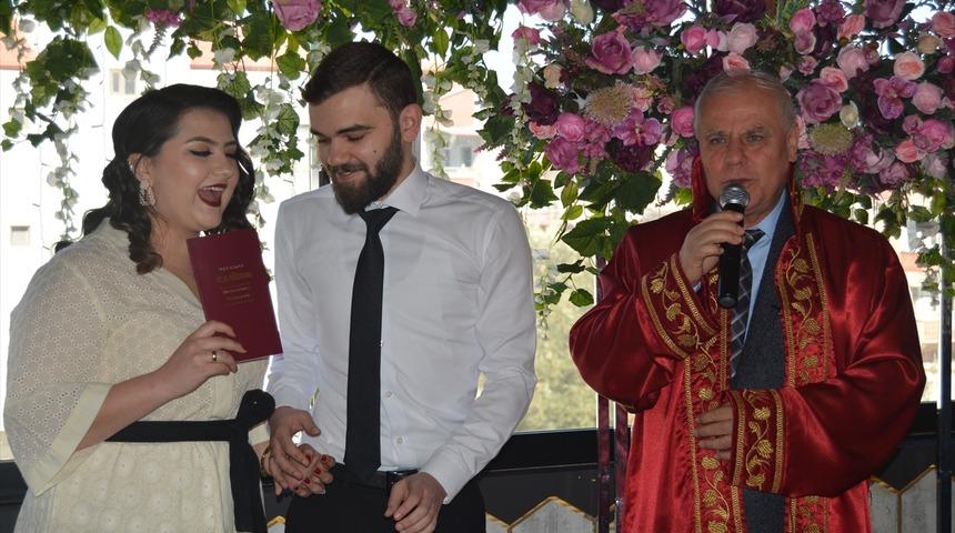 Manisa'da nikah salonlarında '02.02.2020' yoğunluğu
