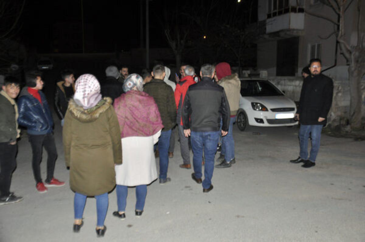 Asker eğlencesinde 'd&uuml;zg&uuml;n oynamama' kavgası: 1 kişi bı&ccedil;akla yaralandı