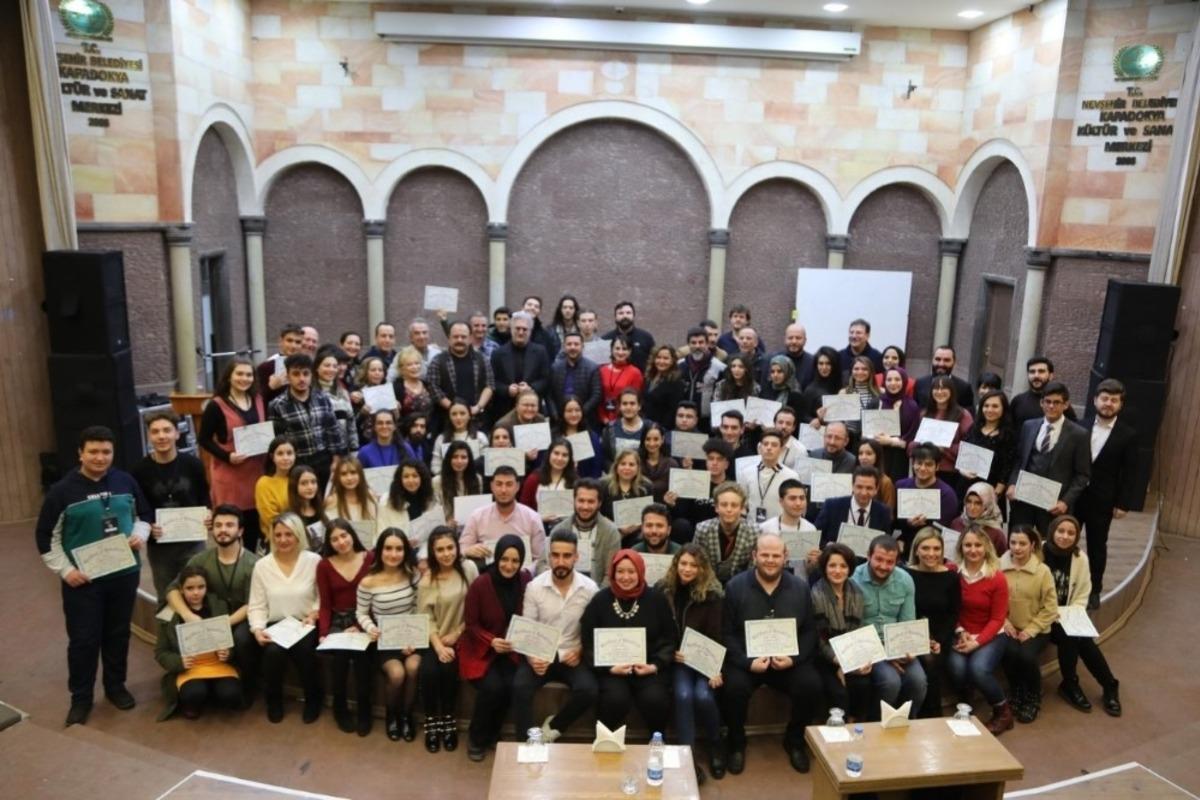 Tiyatro At&ouml;lyesinde sertifika t&ouml;reni d&uuml;zenlendi