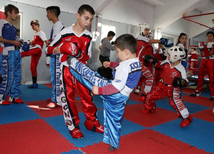 Kick Boks Sex Gay Grup Türk