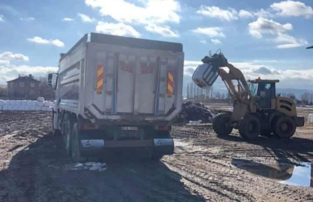 Tarımın y&uuml;kselen yıldızı Aslanapa&rsquo;da silajlık mısır t&uuml;m T&uuml;rkiye&rsquo;ye satılıyor