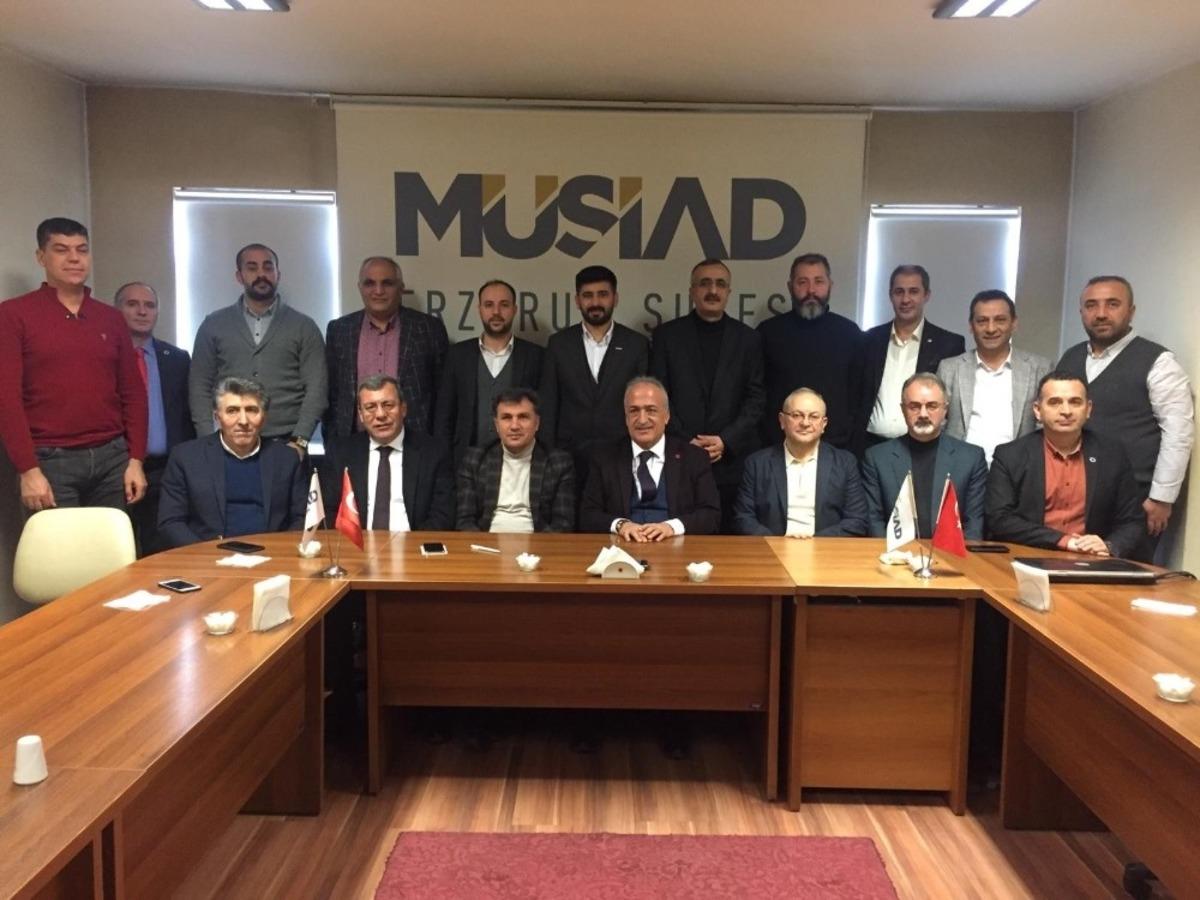 &Uuml;niversite toplum b&uuml;t&uuml;nleşmesi t&uuml;m hızıyla devam ediyor