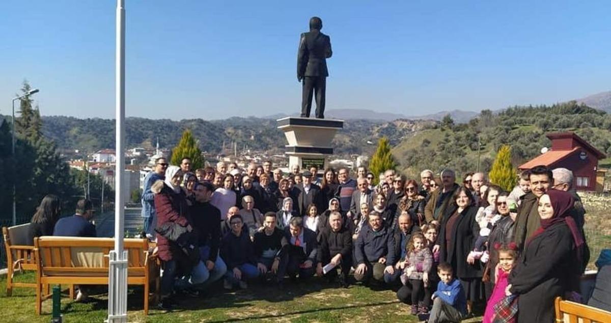 Dede vasiyetini yerine getirip seneler sonra bir araya geldiler