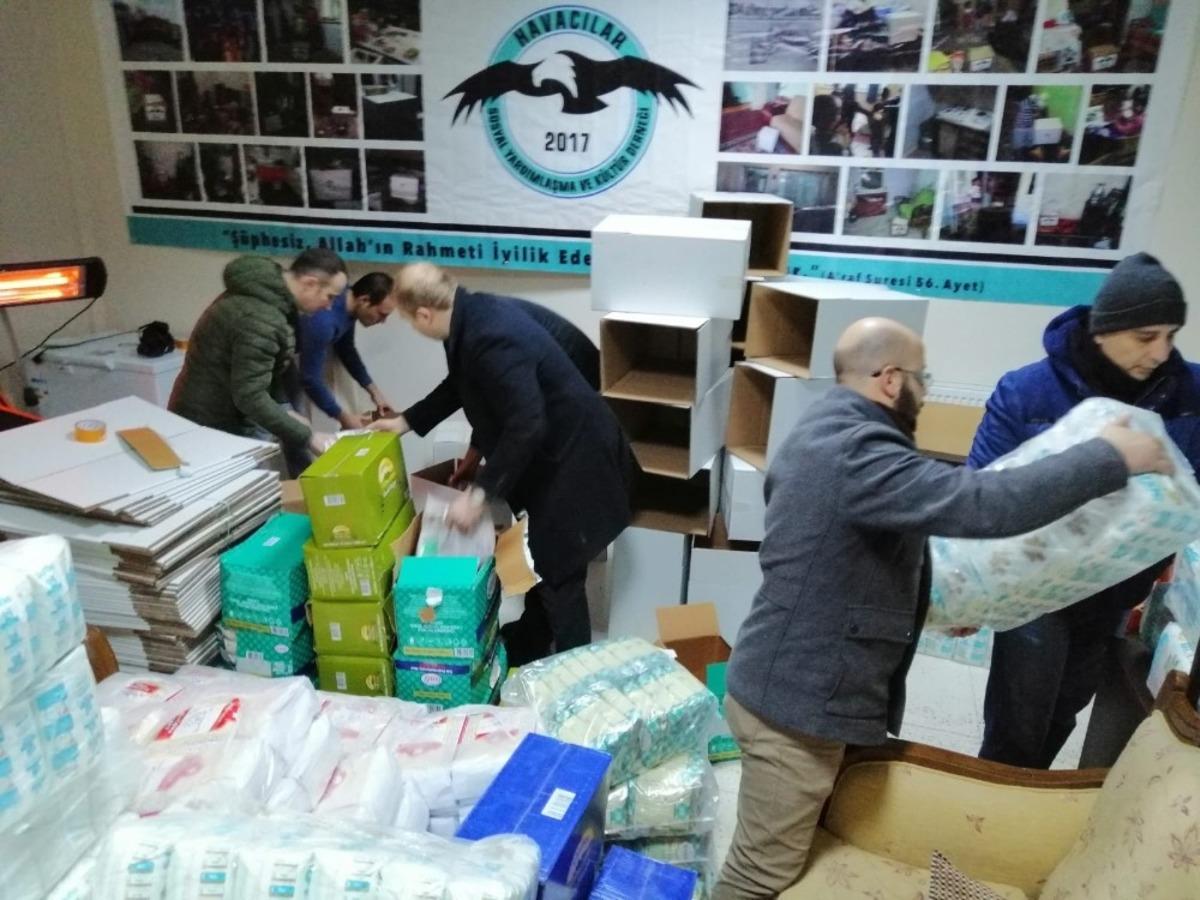 Havacılar Elazığ&rsquo;a yardım kolileri g&ouml;nderdi