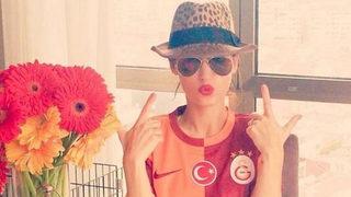 Yolanthe Cabau'dan derbi pozu