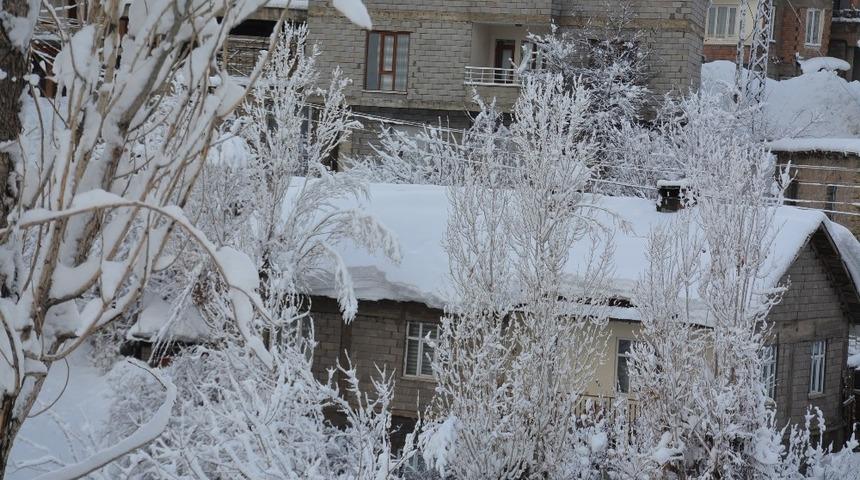 Hakkari&rsquo;de 20 yerleşim yolu kapandı