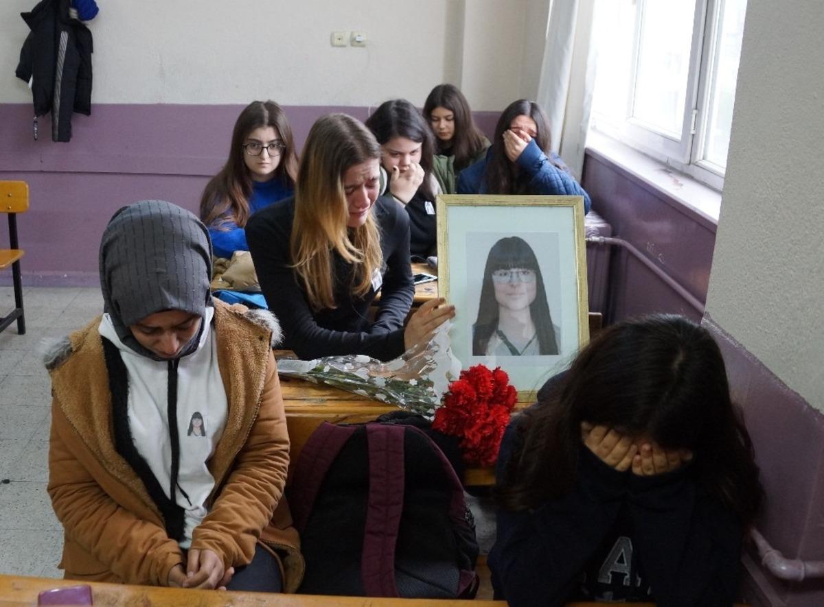 Beyza&rsquo;nın arkadaşları da g&ouml;zyaşlarını tutamadı