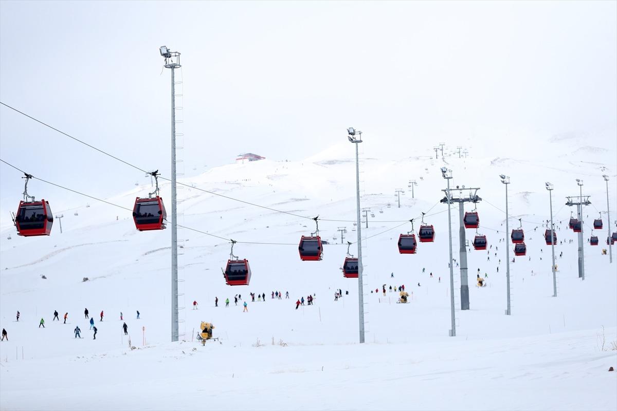 Erciyes'i yarıyıl tatilinde yarım milyondan fazla kişi ziyaret etti