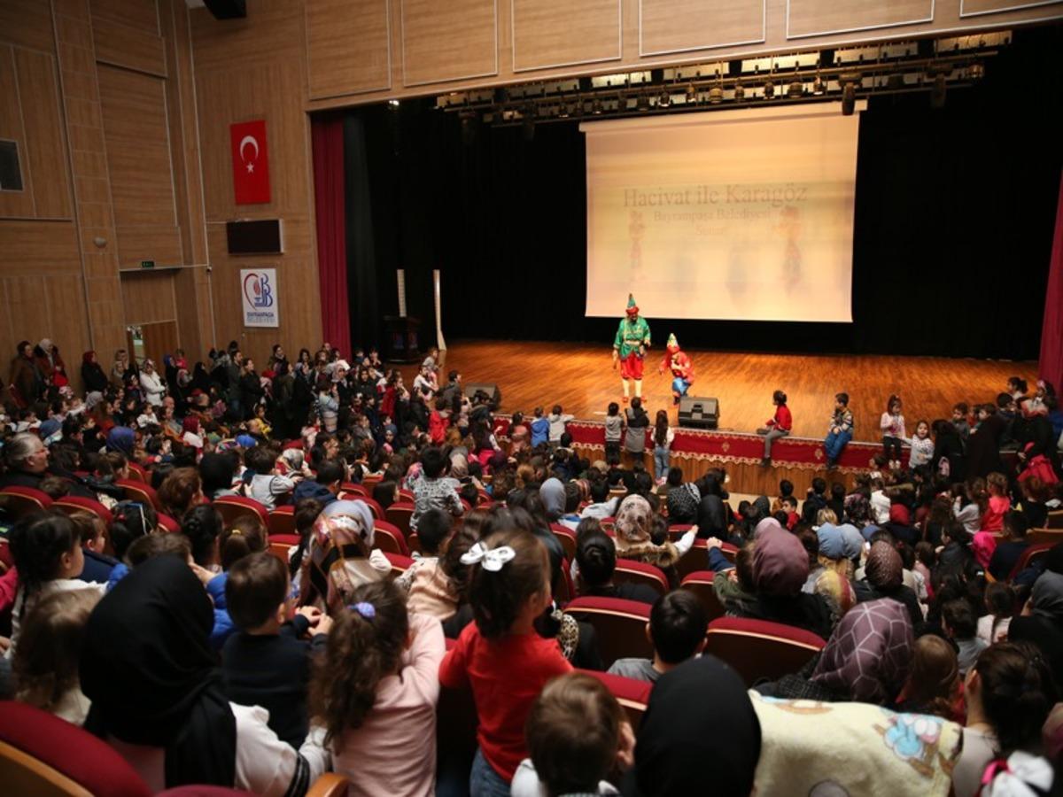 Hacivat ve Karag&ouml;z b&uuml;y&uuml;k ilgi g&ouml;rd&uuml;