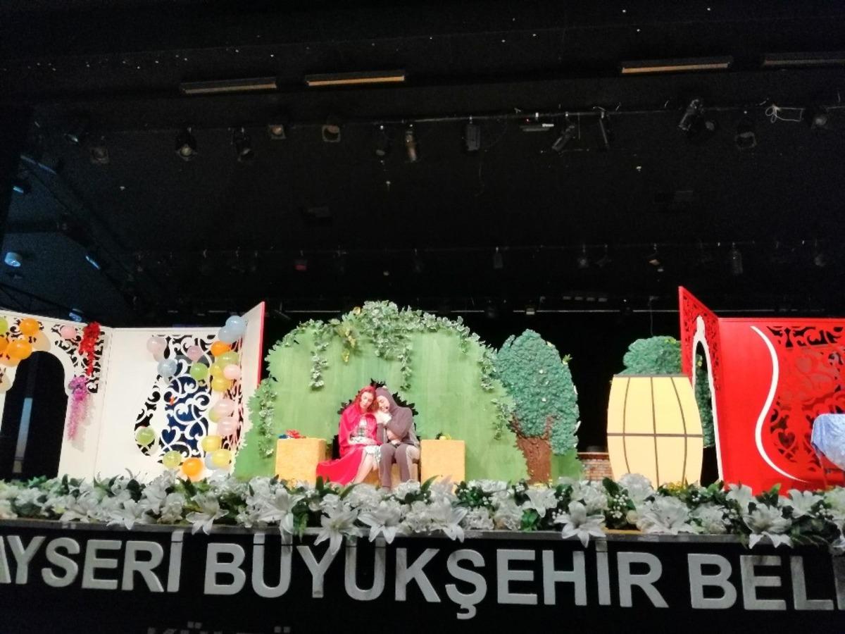 B&uuml;y&uuml;kşehir&rsquo;in tiyatrosuna 3 bin ziyaret&ccedil;i