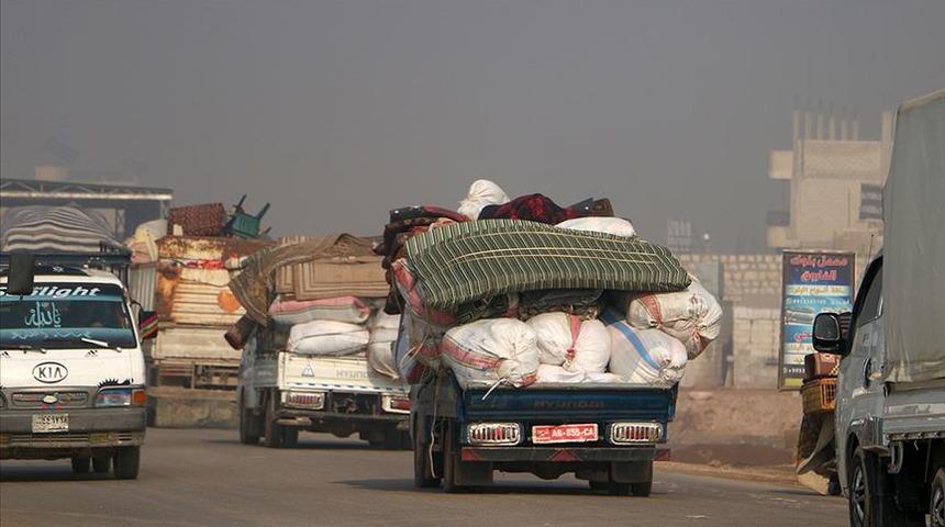 Son dakika! İdlib'den 151 bin sivil T&uuml;rkiye sınırına geldi