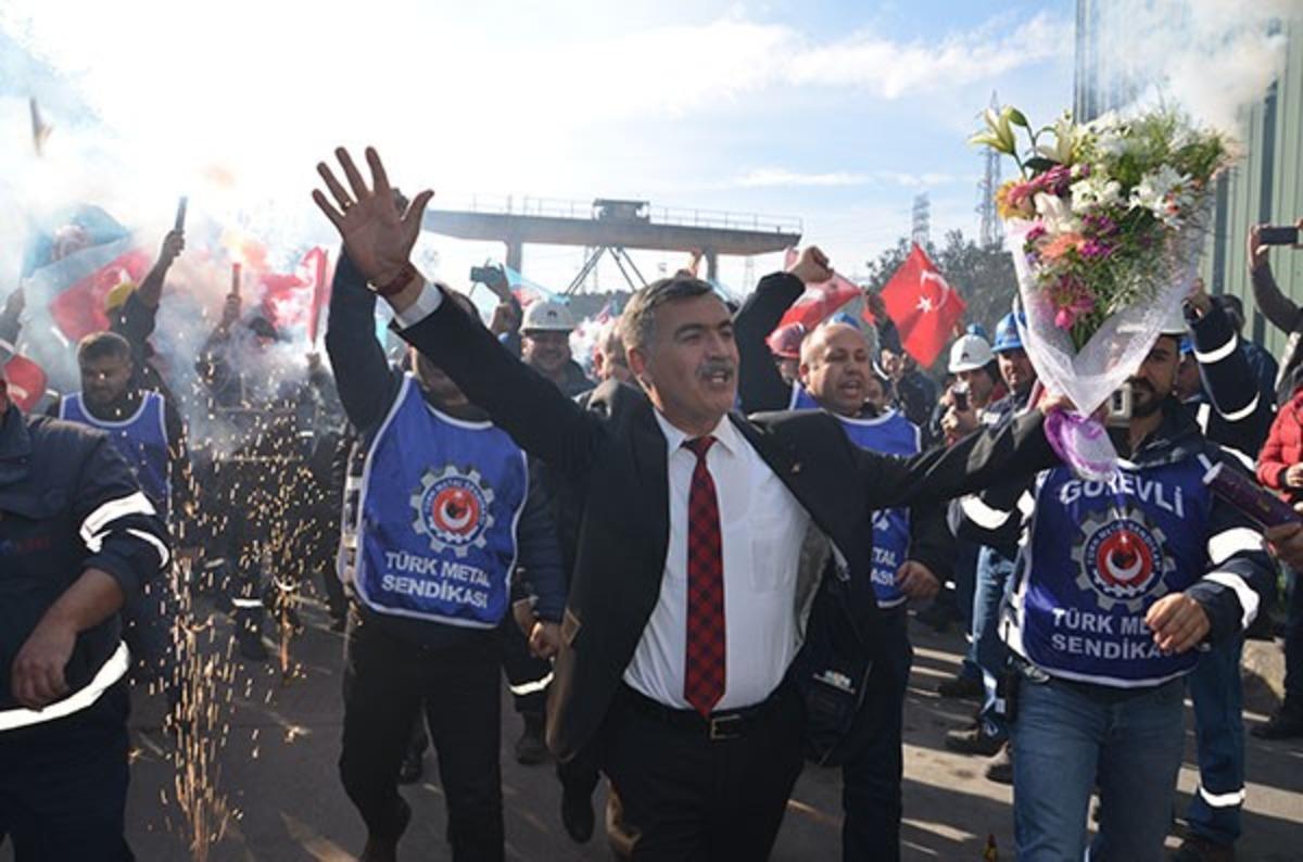 T&uuml;rk Metal Sendikası ile MESS anlaştı, iş&ccedil;iler kutlama yaptı