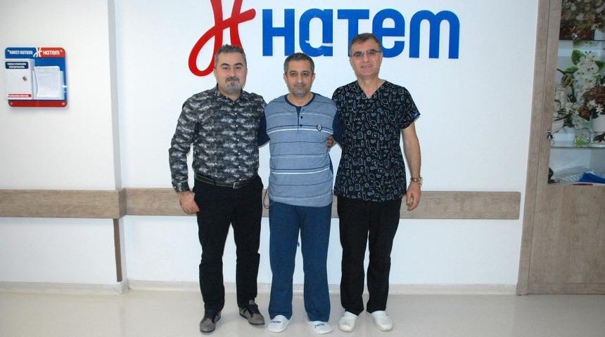 Midesindeki t&uuml;m&ouml;rden başarıyla tamamlanan ameliyat ile kurtuldu