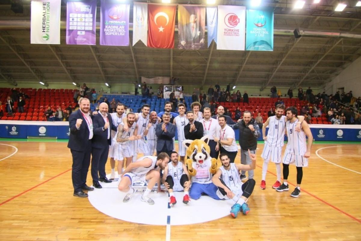 Kağıtspor şampiyonluk yolunda ilerleyişini s&uuml;rd&uuml;r&uuml;yor