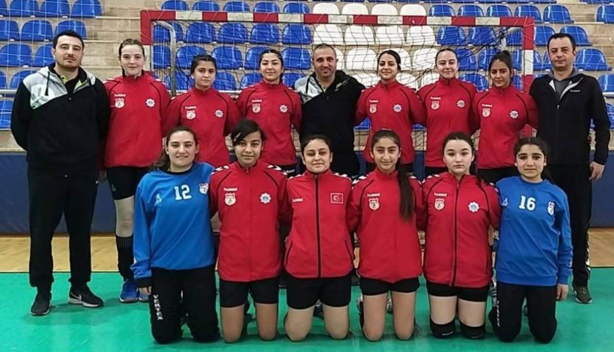 Aksaray&rsquo;ın adını K&uuml;&ccedil;&uuml;k Kızlar Hentbol Takımı T&uuml;rkiye Şampiyonluğuna taşıdı