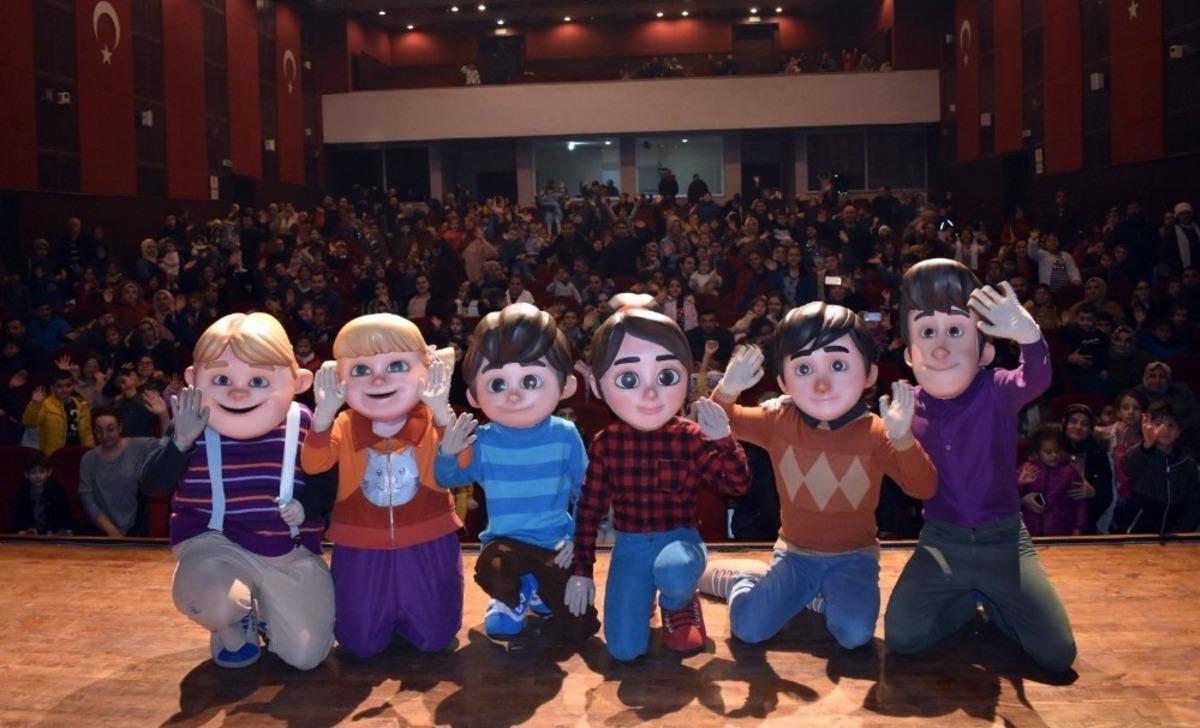 &rsquo;Rafadan Tayfa ile T&uuml;rkiye&rsquo;dir Burası M&uuml;zikali&rsquo; yoğun katılımla son buldu