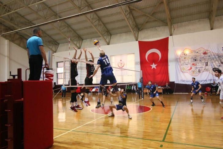 Kağıtspor voleybolda liderliği geri aldı G3