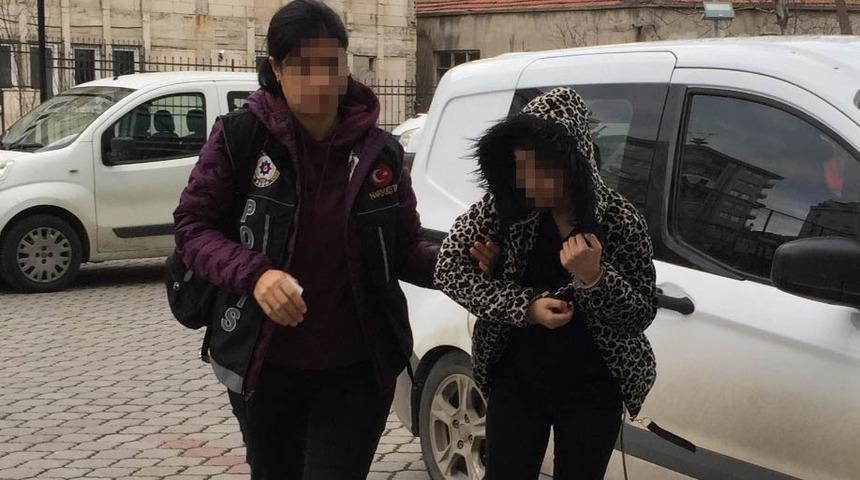 Uyuşturucu ticareti yapan sevgililer evlerinde basıldı