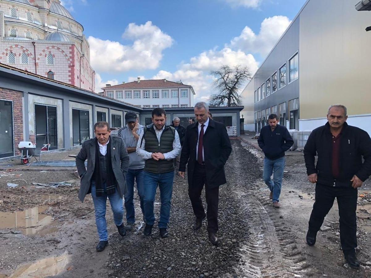 Hendek belediyesi &ccedil;alışmalarına hız kesmeden devam ediyor