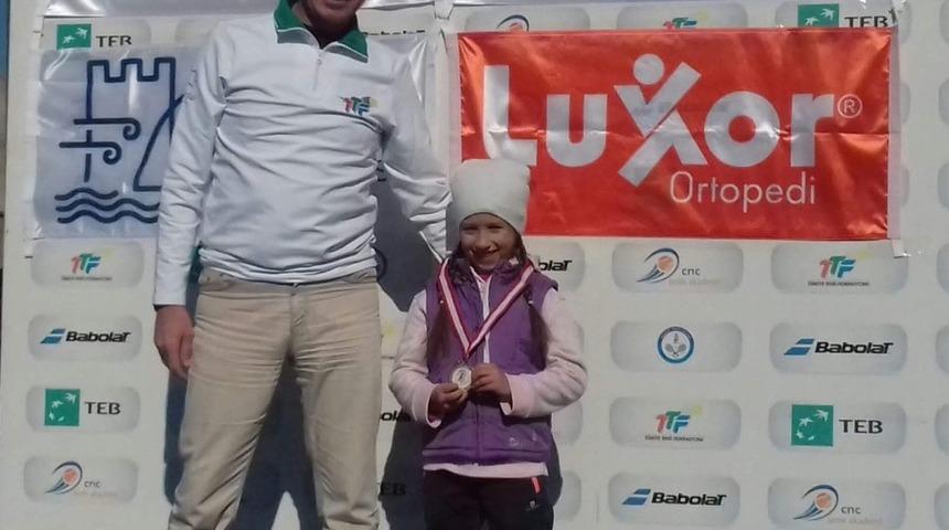 Yunusemreli tenis&ccedil;iden b&uuml;y&uuml;k başarı