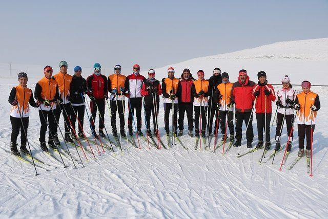 Ağrılı Kayakçılar Bitlis’ten 8 madalya ile döndü