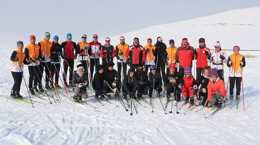 Ağrılı Kayak&ccedil;ılar Bitlis&rsquo;ten 8 madalya ile d&ouml;nd&uuml;