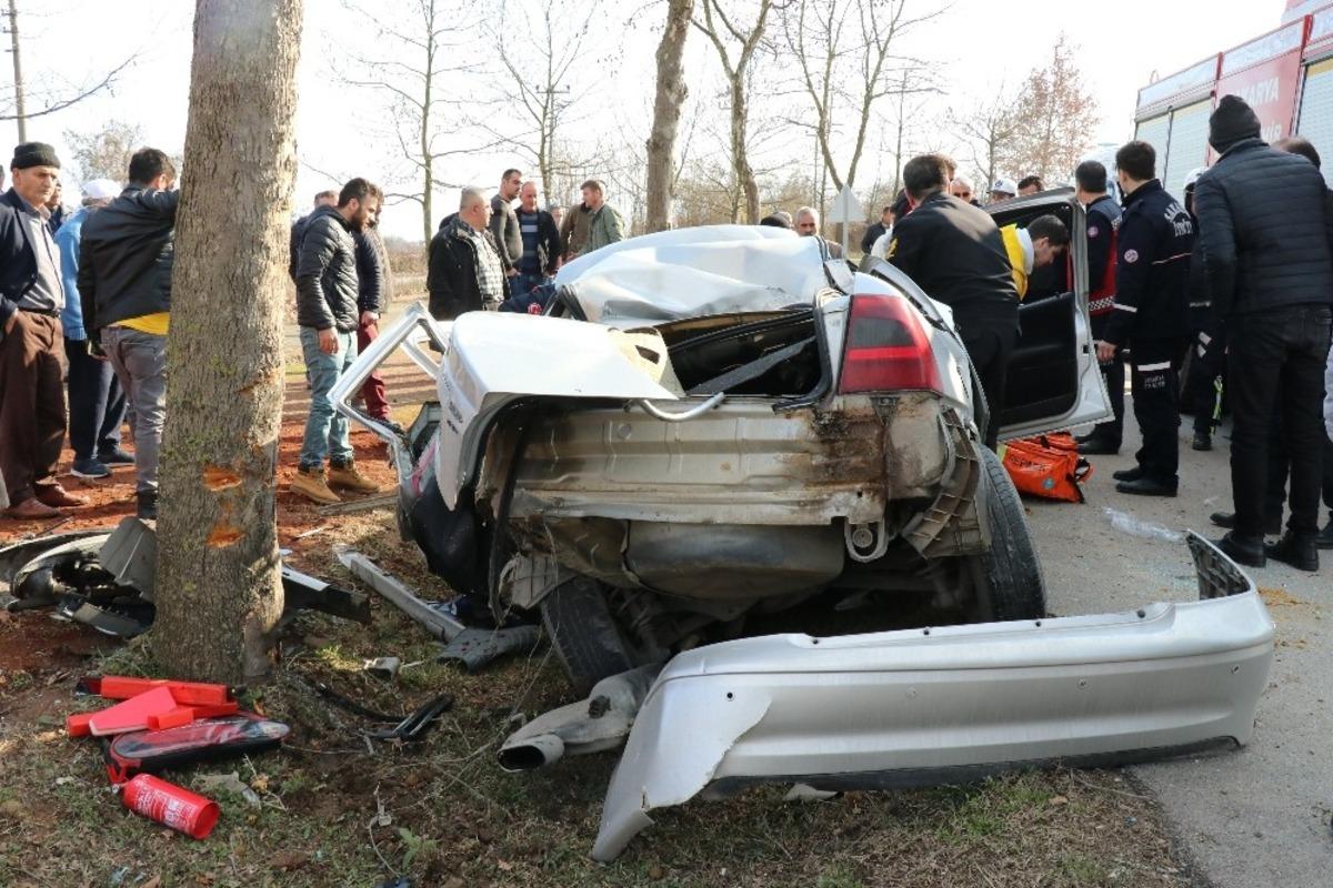 Trafik kazasında &ouml;len 10 yaşındaki Berat&rsquo;ın mezarını sınıf arkadaşları ziyaret etti