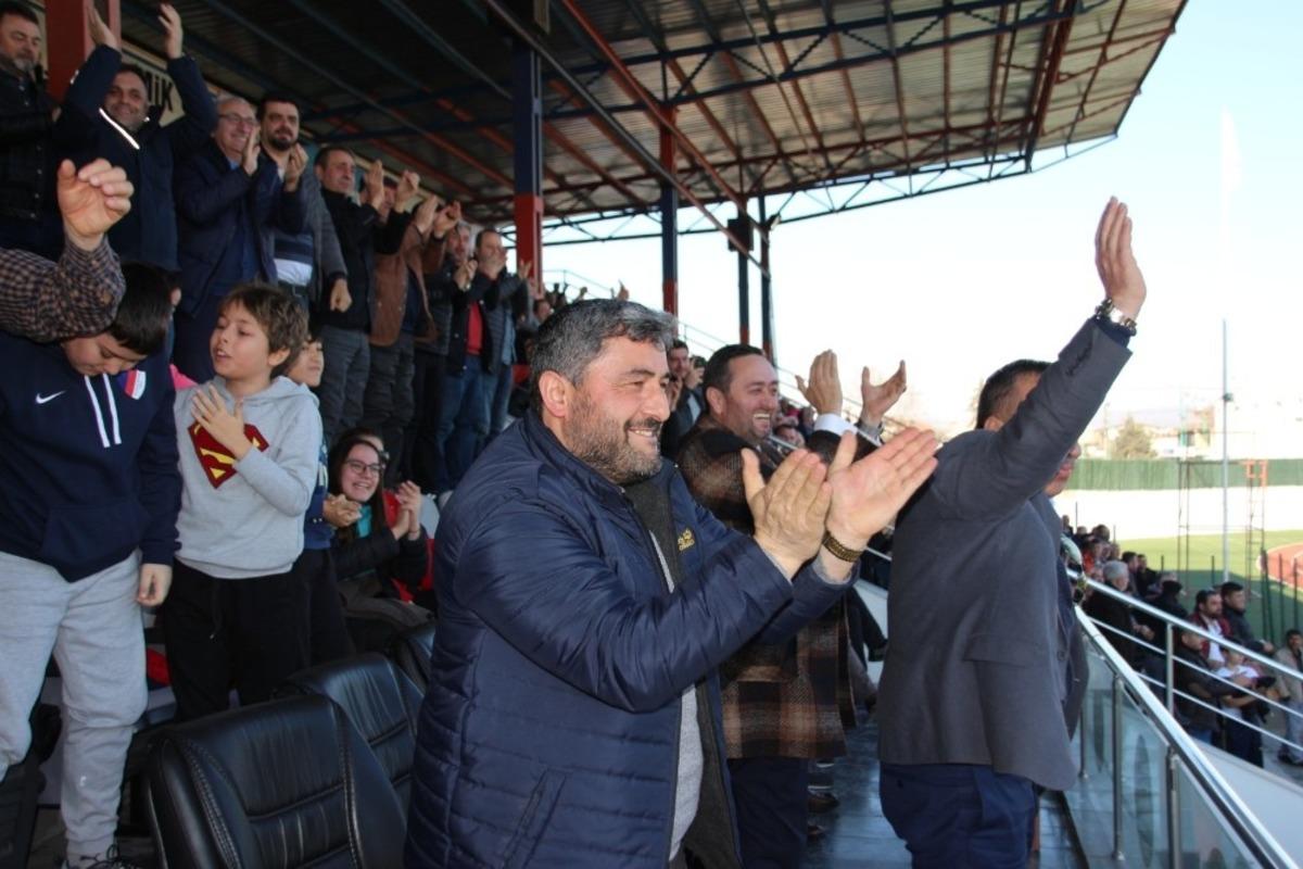 Başkan Yanmaz, Ak&ccedil;akocaspor&rsquo;u yalnız bırakmadı