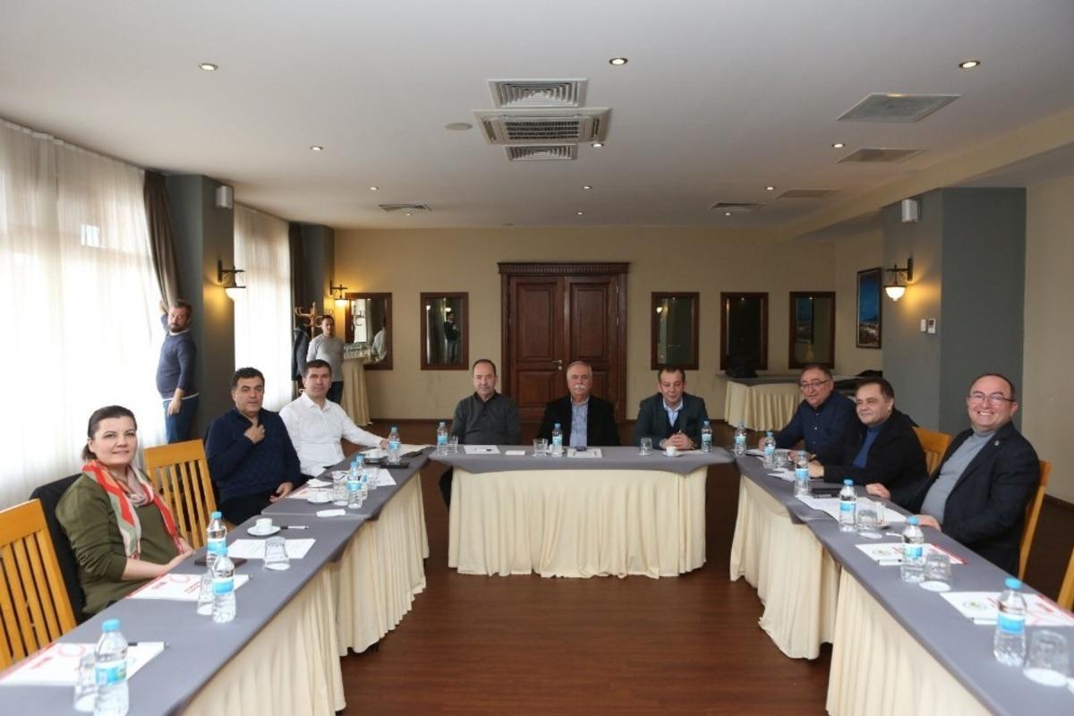 CHP&rsquo;li belediye başkanlarının toplantısı sona erdi